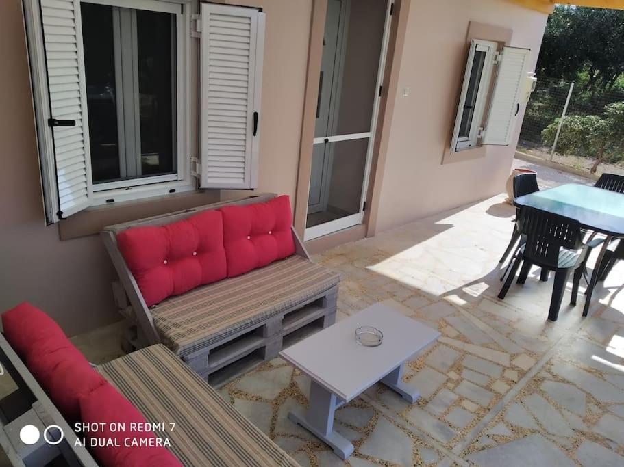Sun And Sea 1 Apartment Elika Bagian luar foto