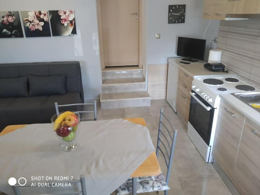 Sun And Sea 1 Apartment Elika Bagian luar foto