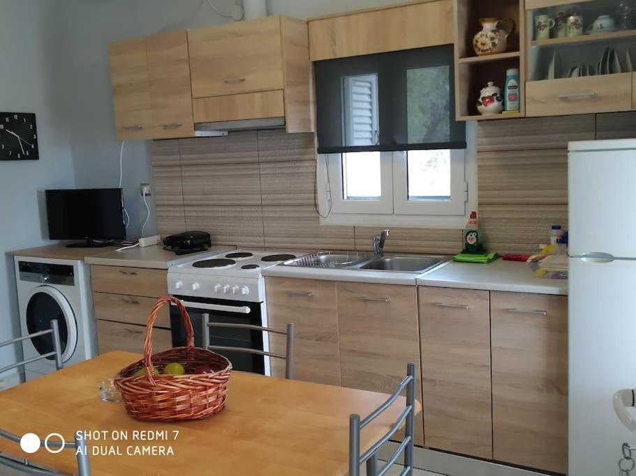 Sun And Sea 1 Apartment Elika Bagian luar foto