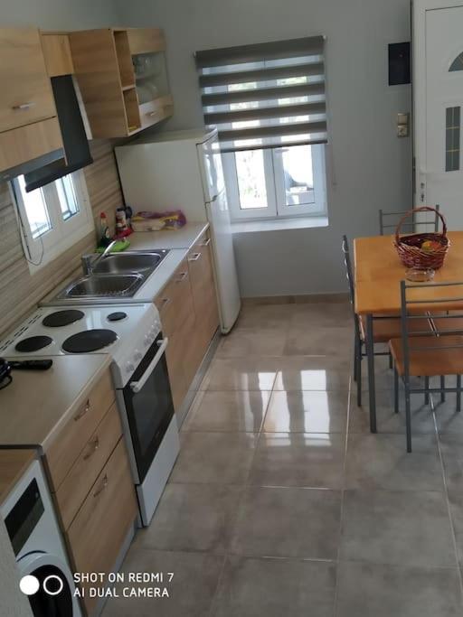 Sun And Sea 1 Apartment Elika Bagian luar foto